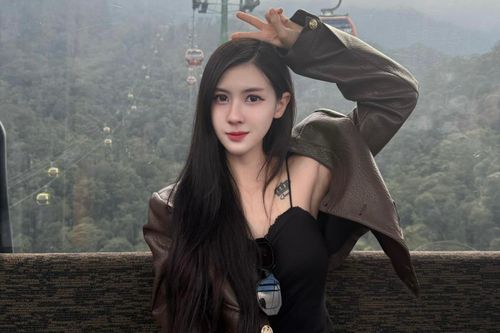 Hot girl Thái Lan check-in ở Đà Nẵng, tấm tắc khen phở Việt Nam