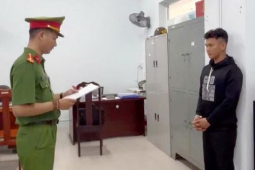Bắt nam thanh niên rủ bạn gái nhí vào nhà nghỉ để 'tâm sự'