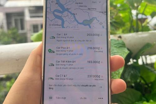Giá cước xe công nghệ tăng tới 200%: Người dân 'đỏ mắt' tìm xe ra bến tàu, bến xe dịp cận Tết