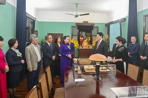 Chủ tịch nước Lương Cường dâng hương tưởng nhớ Chủ tịch Hồ Chí Minh tại Nhà 67
