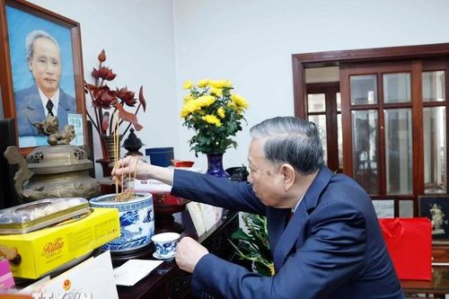 Tổng Bí thư Tô Lâm dâng hương tưởng niệm nhân 120 năm Ngày sinh Thủ tướng Phạm Văn Đồng