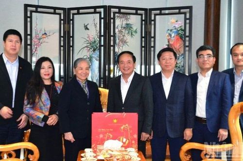 Trưởng ban Tuyên giáo và Dân vận Trung ương thắp hương tưởng niệm Tổng Bí thư Nguyễn Phú Trọng