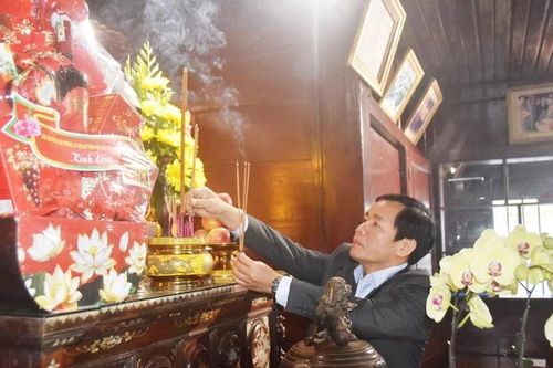 Bí thư Tỉnh ủy Quảng Trị dâng hương tưởng niệm, tri ân Tổng Bí thư Lê Duẩn