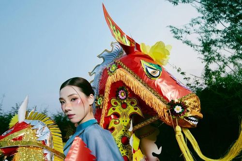 Nam sinh Sân khấu Điện ảnh dùng ngựa vàng mã thực hiện bộ ảnh nghệ thuật độc đáo, đậm chất văn hóa