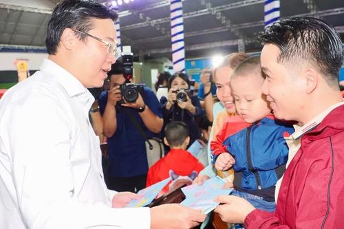 Tết đoàn viên từ nghĩa tình thành phố Bác