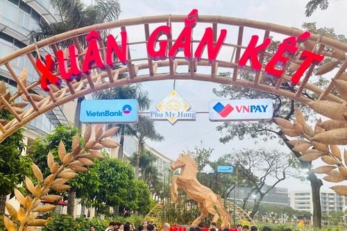 Trải nghiệm 'Xuân gắn kết' Bính Ngọ 2026 tại đường hoa Phú Mỹ Hưng