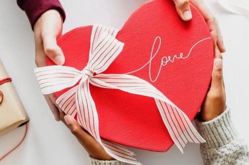 Gợi ý quà Valentine ấm áp cho các cặp đôi yêu xa