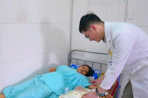 Ứ nước bể thận, thai phụ 38 tuần nhiễm trùng huyết
