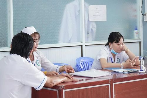 Nhân viên Y tế ở Cà Mau đã được chi trả tiền nợ lương và phụ cấp