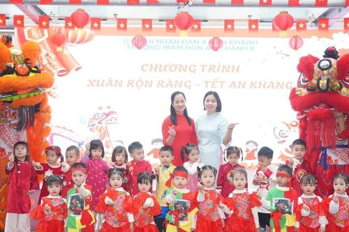 Khoảnh khắc ngộ nghĩnh của học sinh khi đón Xuân mới