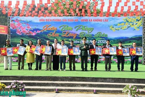 Rộn ràng ngày hội biên cương