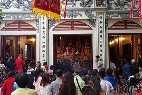 Phủ Tây Hồ tăng cường giám sát để đảm bảo an ninh cho khách đi lễ đầu xuân