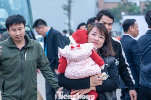 Chuyến xe 0 đồng đưa gần 12.000 thợ mỏ về quê đón Tết