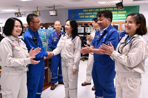 Tiếp thêm động lực, sự gắn kết với NLĐ trực vận hành dịp Tết tại NMLD Dung Quất