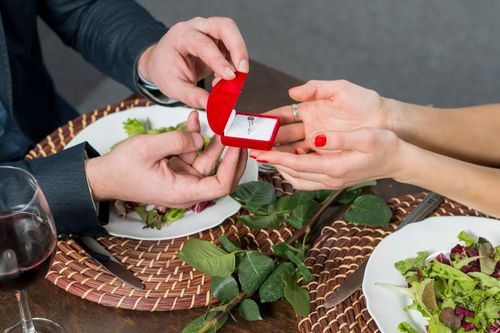 Lời chúc Valentine 14/2 cho vợ, chồng lãng mạn năm 2026
