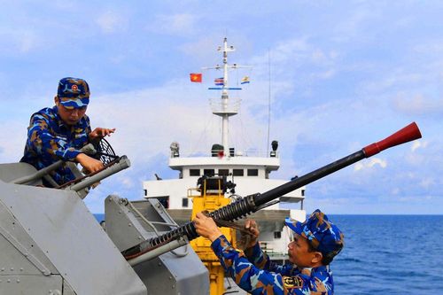 Lữ đoàn 125 'đoàn tàu không số' vui đón Tết, trực sẵn sàng chiến đấu