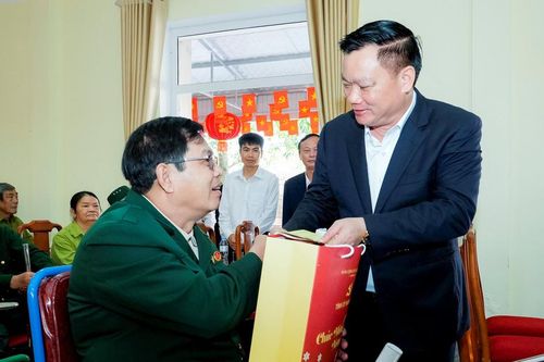 Bí thư Tỉnh ủy Nguyễn Khắc Thận thăm, chúc Tết Bộ đội Biên phòng và các thương, bệnh binh