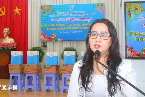 Tết Tây Đô: Nơi yêu thương hóa gửi vào quà tặng
