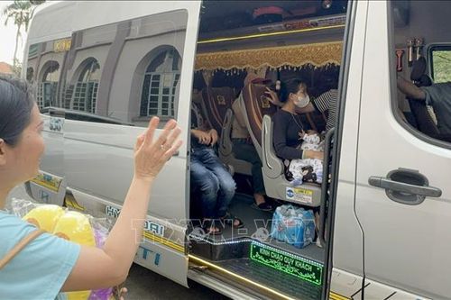 'Chuyến xe 0 đồng' đưa người bệnh về nhà đoàn viên