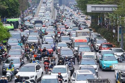 Ngày làm việc cuối trước kỳ nghỉ Tết, cửa ngõ Hà Nội ùn tắc kéo dài