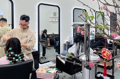 Dịch vụ làm đẹp cận Tết quá tải: Khách xếp hàng chờ từ 3 giờ sáng