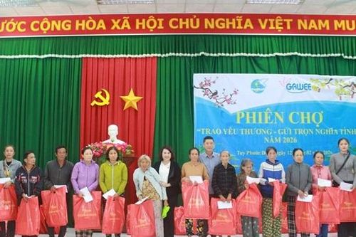 Nữ doanh nhân Gia Lai 'mang xuân' về vùng rốn lũ