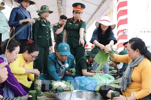 Tết Quân dân: 20 năm vun đắp 'thế trận lòng dân'