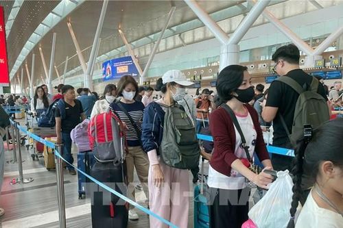 TP. Hồ Chí Minh: Bến xe, nhà ga đông nghẹt khách trong ngày làm việc cuối trước kỳ nghỉ Tết