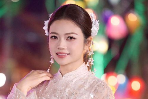 Đường đua áo dài đầu Xuân của dàn sao Việt