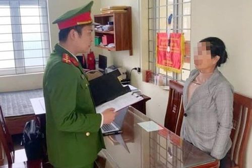 Con dâu giả nhập đồng rồi cầm gậy đánh mẹ chồng 98 tuổi