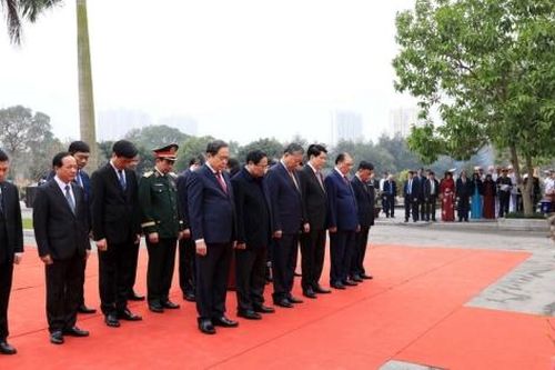 Lãnh đạo Đảng, Nhà nước dâng hương tưởng niệm tại Nghĩa trang Mai Dịch