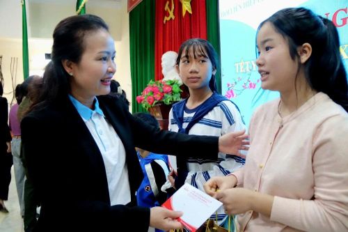 Xuân ấm trẻ em mồ côi