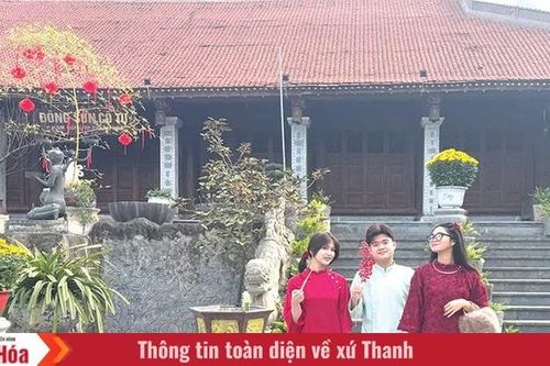 Áo dài 'diện' tết