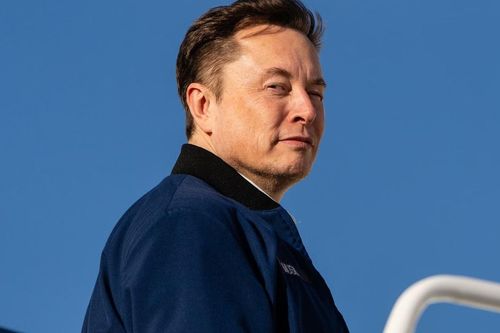 Elon Musk muốn xây dựng nhà máy vệ tinh AI trên Mặt trăng