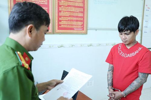 Đối tượng trốn truy nã bị bắt trên đường về quê đón tết