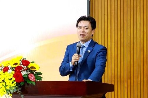 Giáo sư người Bắc Ninh được trao Huân chương Cành cọ Hàn lâm của Pháp