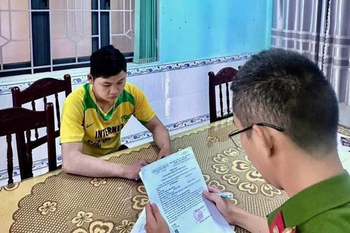 Tạm giữ đối tượng vận chuyển 111,3kg pháo nổ về Đà Nẵng tiêu thụ