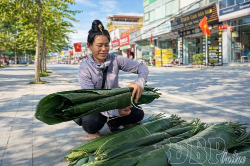 Mùa lá dong xuống phố