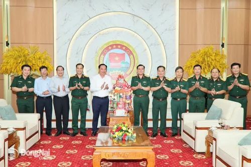 Phó Bí thư Tỉnh ủy Võ Tấn Đức thăm, chúc Tết Quân khu 7 và Cơ quan Thường trực Bộ Tư lệnh Bộ đội Biên phòng phía Nam
