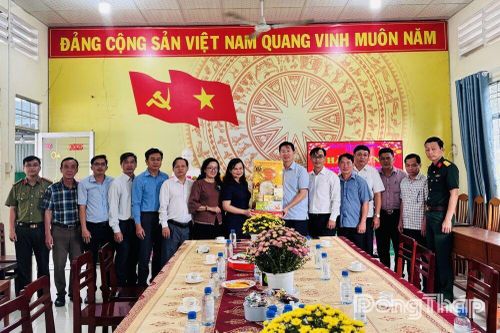 Lãnh đạo UBND tỉnh thăm và chúc Tết tại xã Mỹ Hiệp