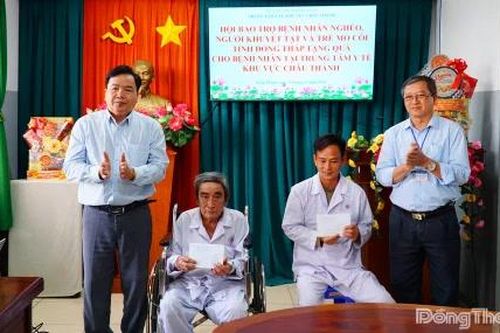 Tết yêu thương với bệnh nhân nghèo