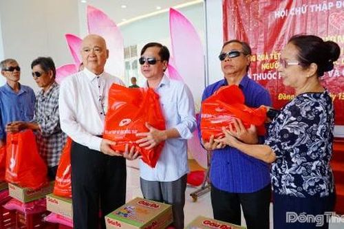 Trao 690 phần quà tết cho người mù, nạn nhân chất độc da cam và người khuyết tật