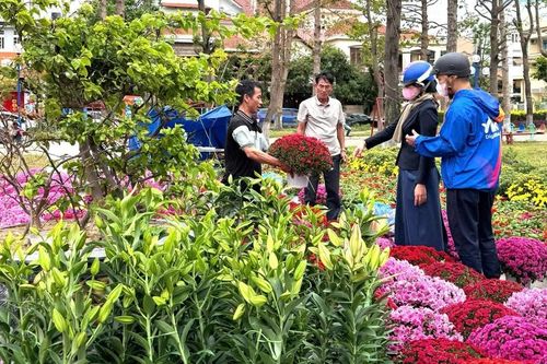 Rộn ràng khắp các chợ hoa