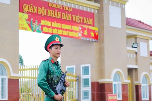 Bộ đội vui Xuân không quên nhiệm vụ