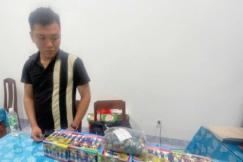 Công an phường Hoài Nhơn Tây thu giữ 9,6 kg pháo nổ