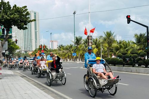 2.500 du khách tàu biển đến Khánh Hòa trong ngày giáp Tết