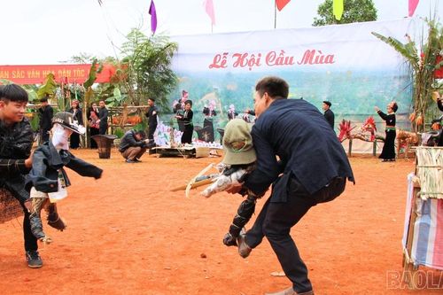 Đặc sắc nghi lễ cầu mùa đầu năm của người Khơ Mú