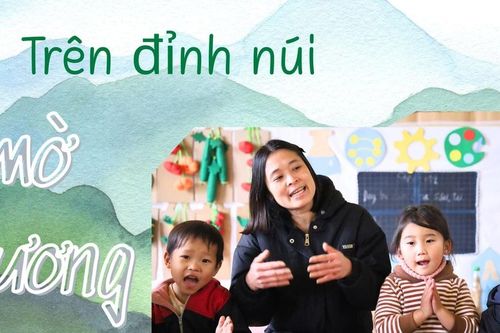 Trên đỉnh núi mờ sương