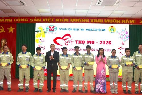 Công ty Nhôm Đắk Nông dành 48,7 tỷ đồng chăm lo Tết cho người lao động