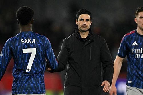 Arsenal sẩy chân tại Gtech Community, Man City rút ngắn cách biệt vô địch xuống 4 điểm